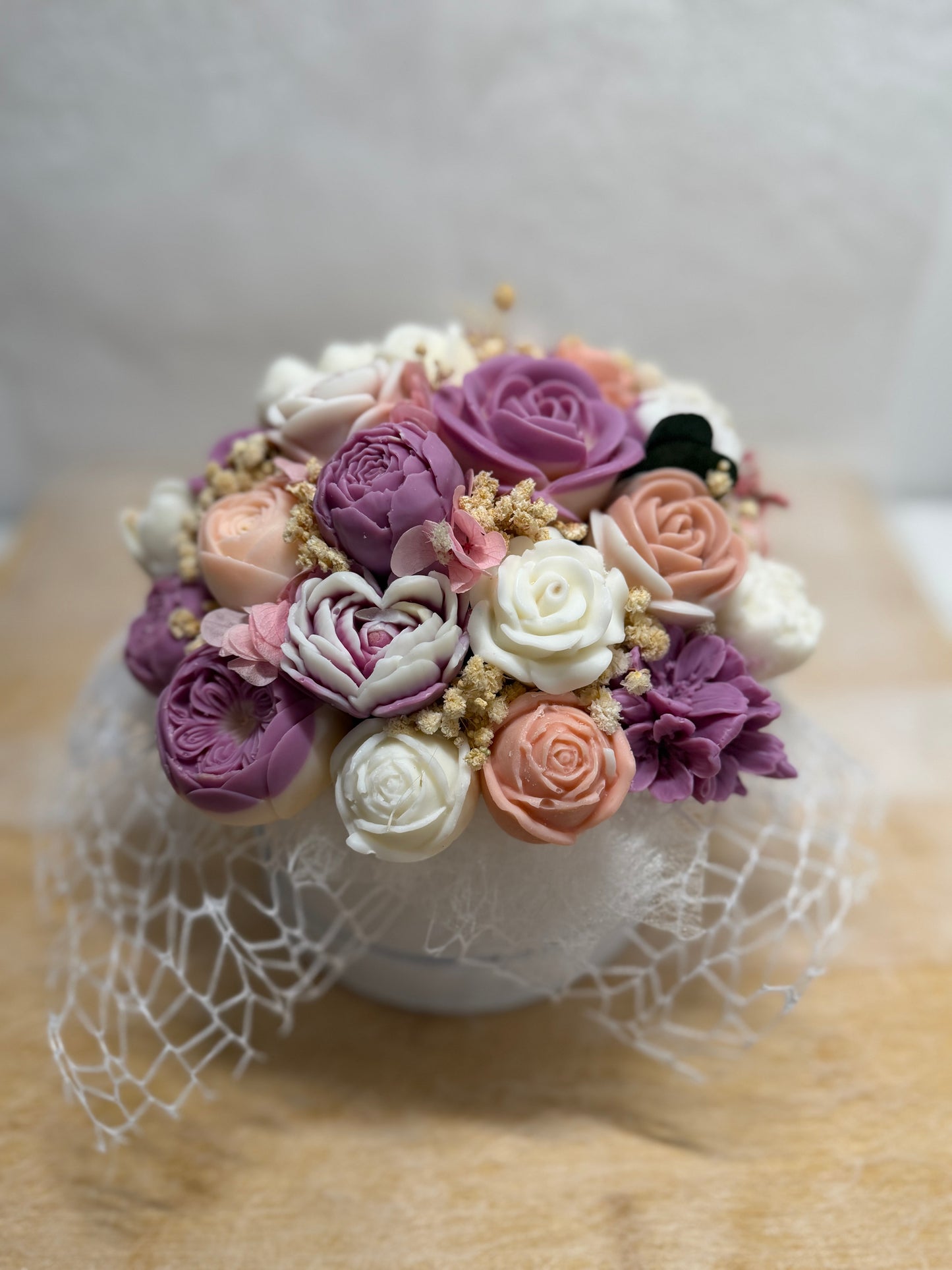 Eleganter Duft Strauß aus Wachsblumen